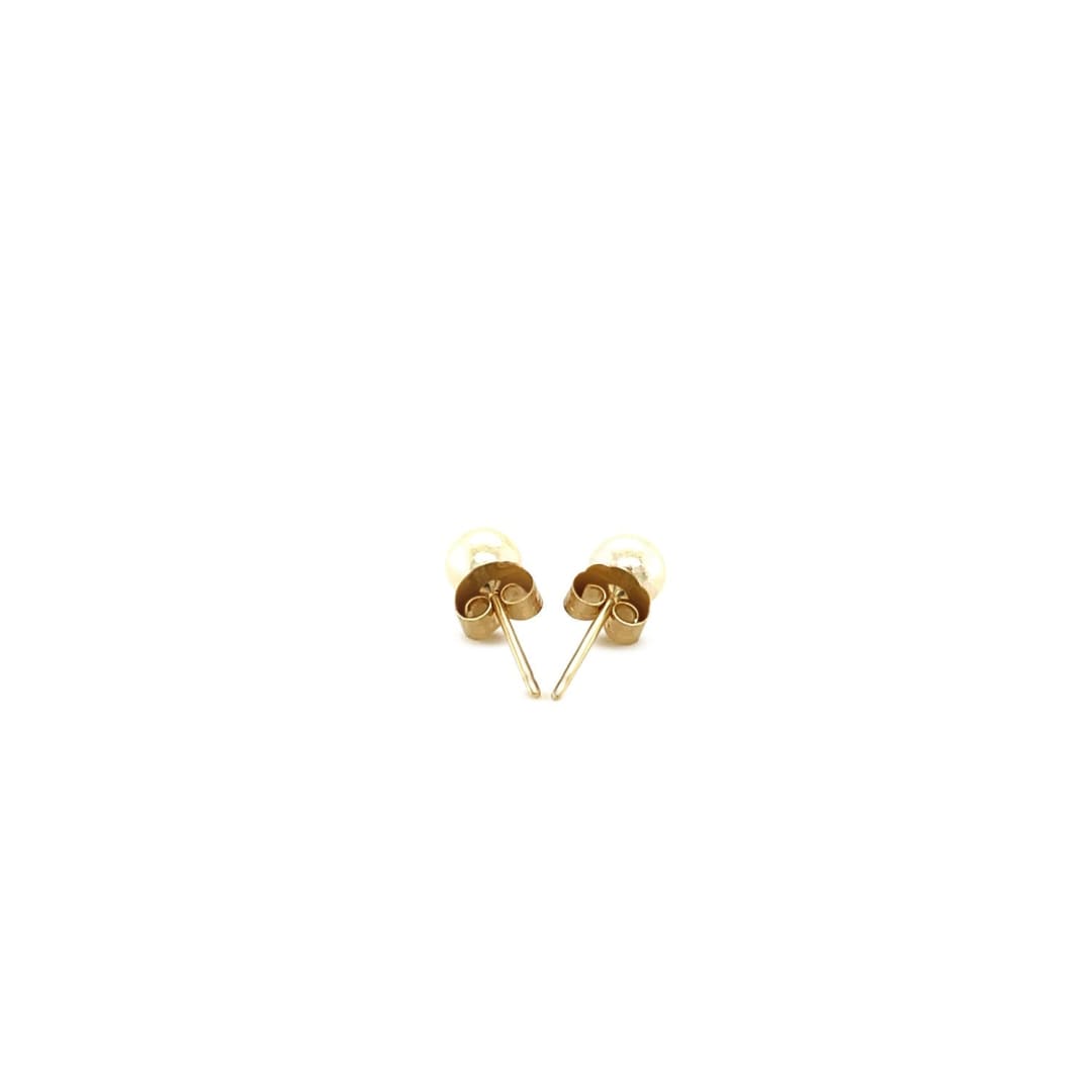 14k Yellow Gold Freshwater Cultured White Pearl Stud Earrings (4.0 mm) | Richard Cannon
