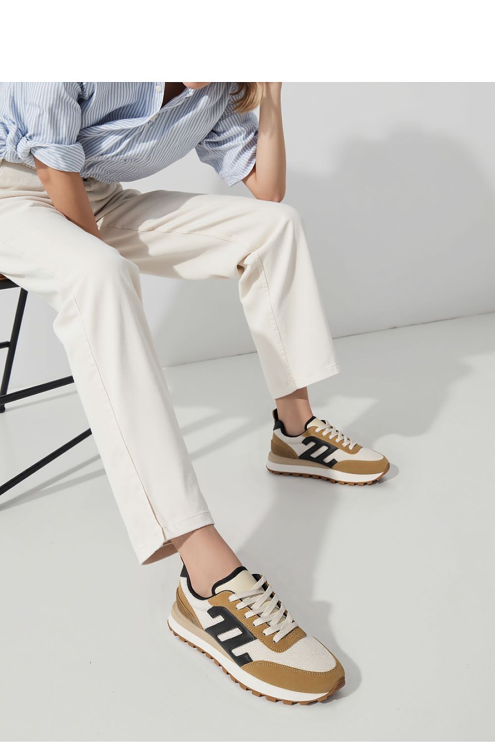 Sport Shoes model 210248 Inello