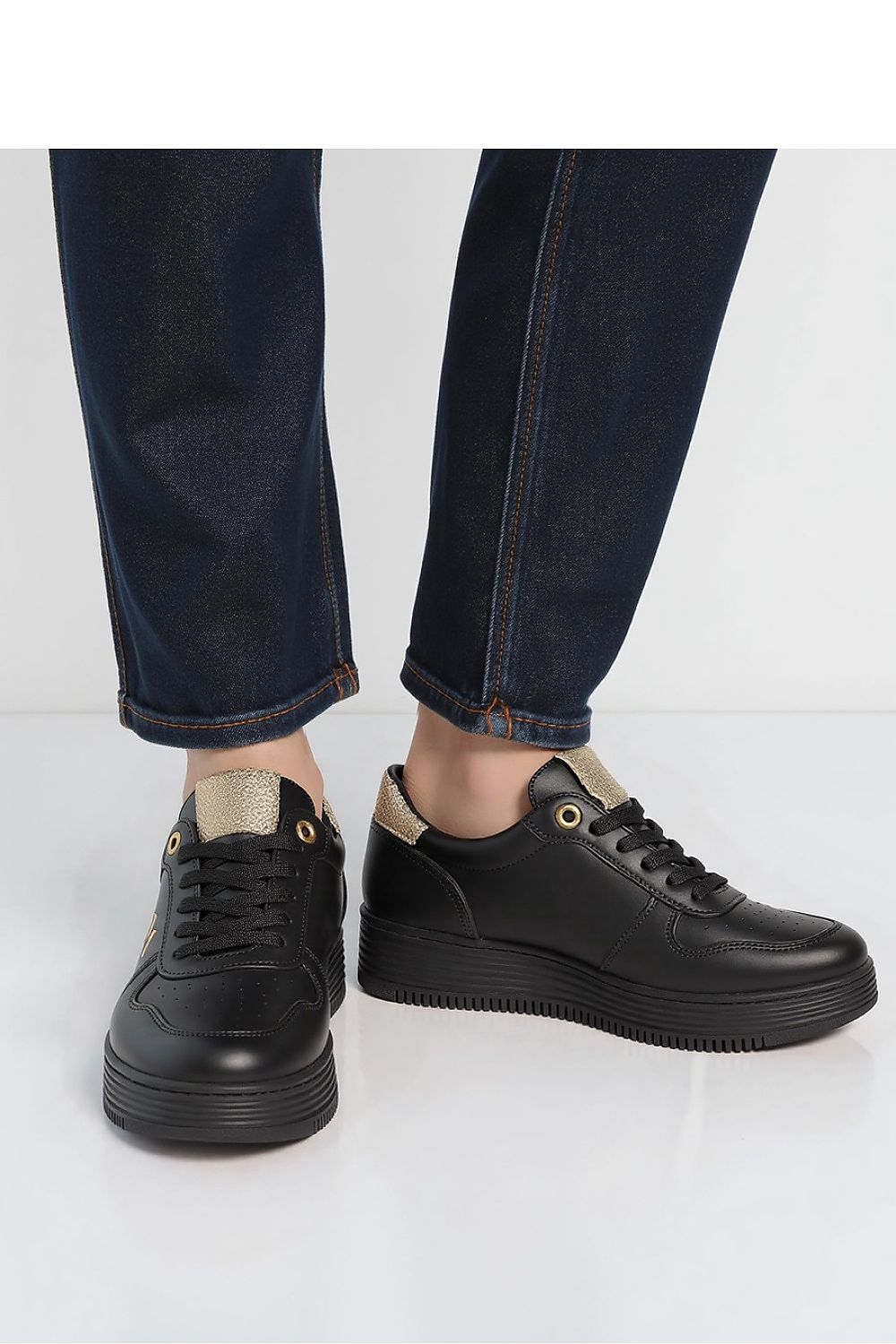 Sport Shoes model 210259 Inello