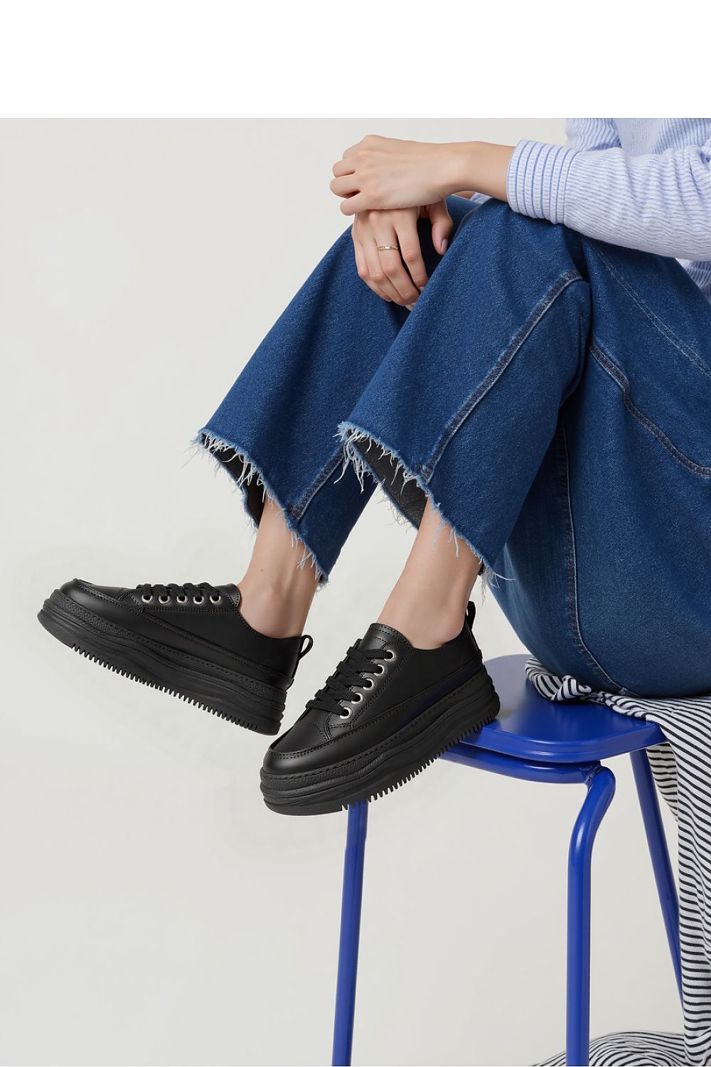 Sport Shoes model 210270 Inello