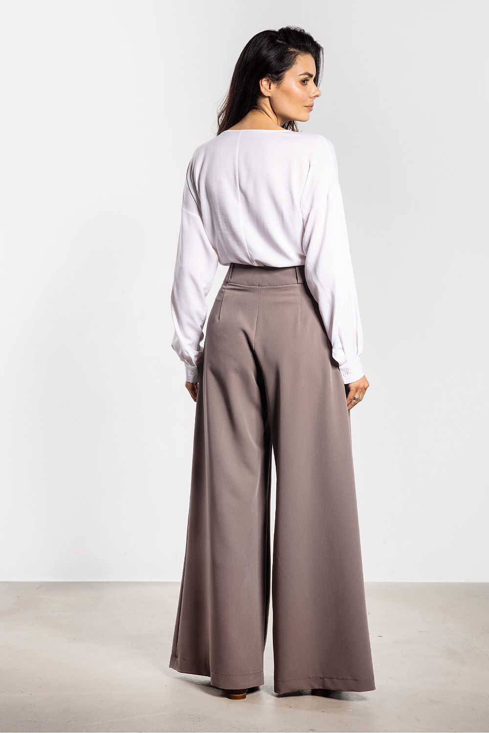 Women trousers model 218986 awama