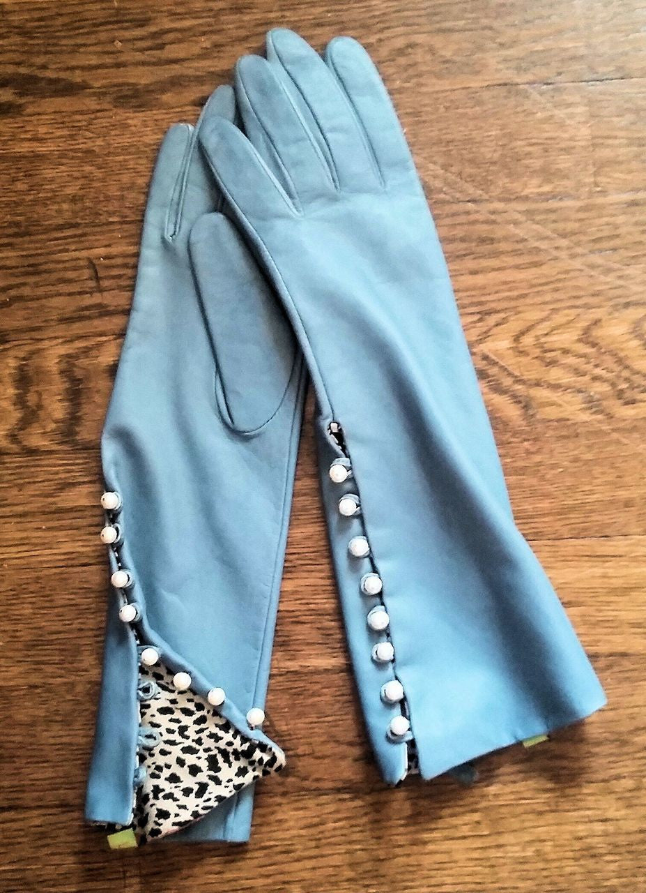 Handmade Button-up Leather Gloves with Genuine Pearl Adornment.-2