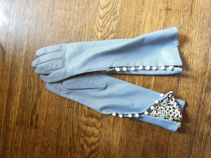Handmade Button-up Leather Gloves with Genuine Pearl Adornment.-16