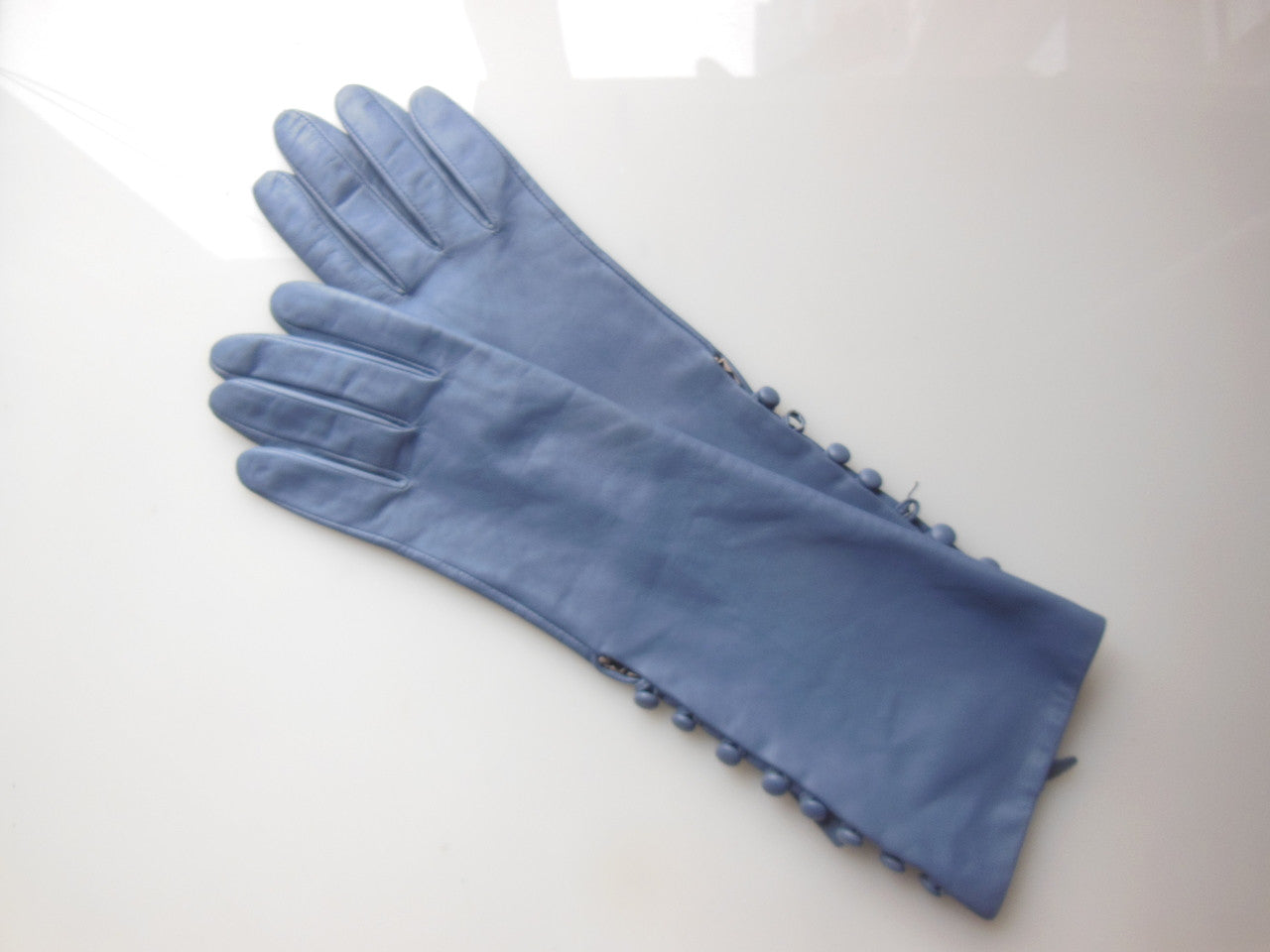 Handmade Button-up Leather Gloves with Genuine Pearl Adornment.-7