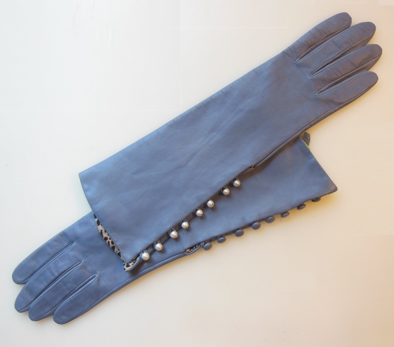 Handmade Button-up Leather Gloves with Genuine Pearl Adornment.-5