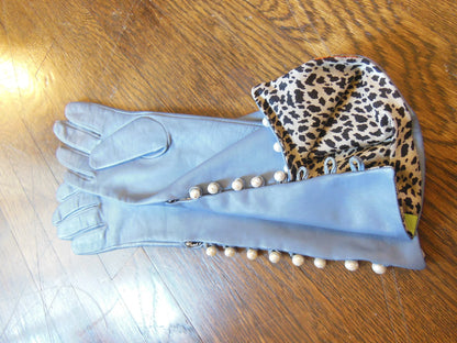 Handmade Button-up Leather Gloves with Genuine Pearl Adornment.-17