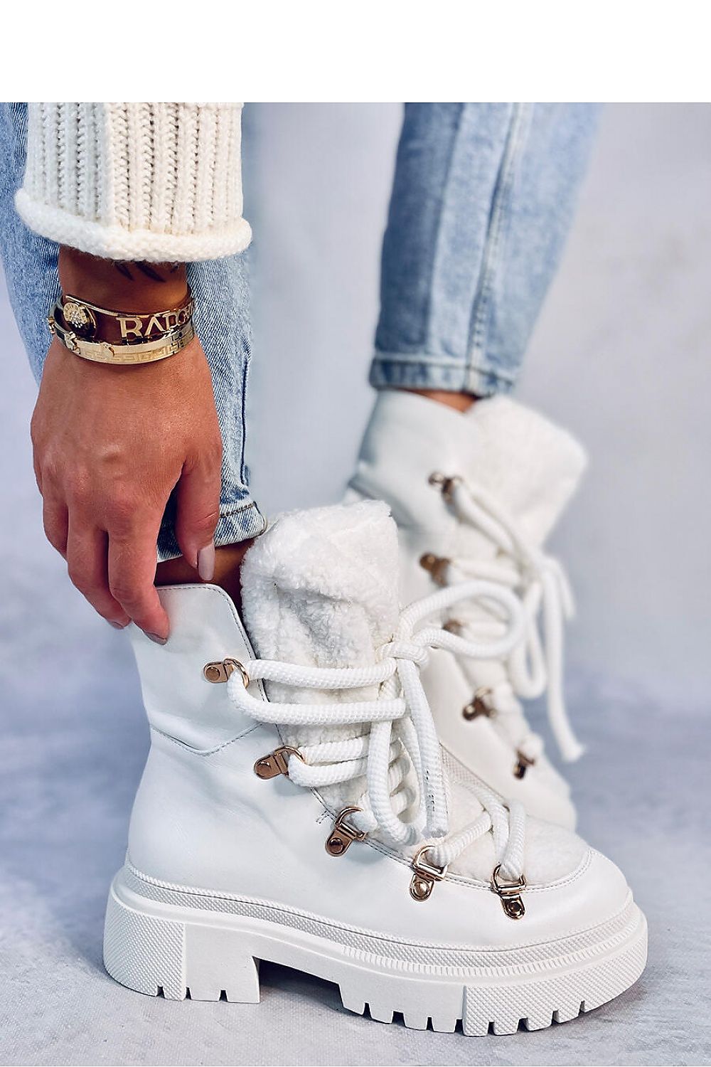 Snow boots