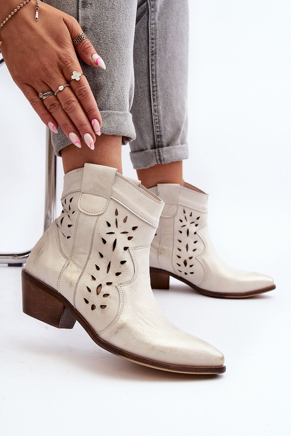 Heel boots Step in style