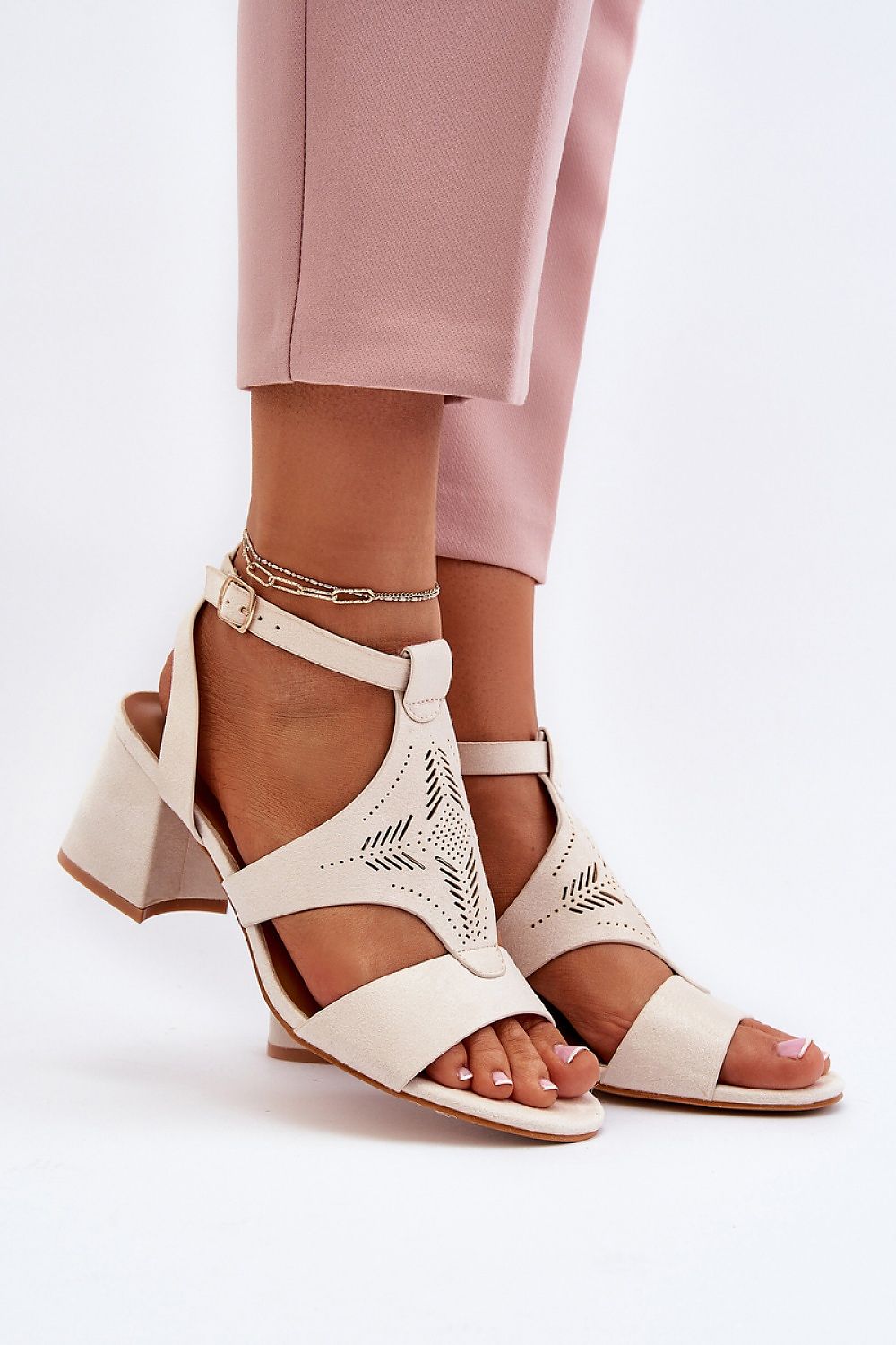 Heel sandals Step in style