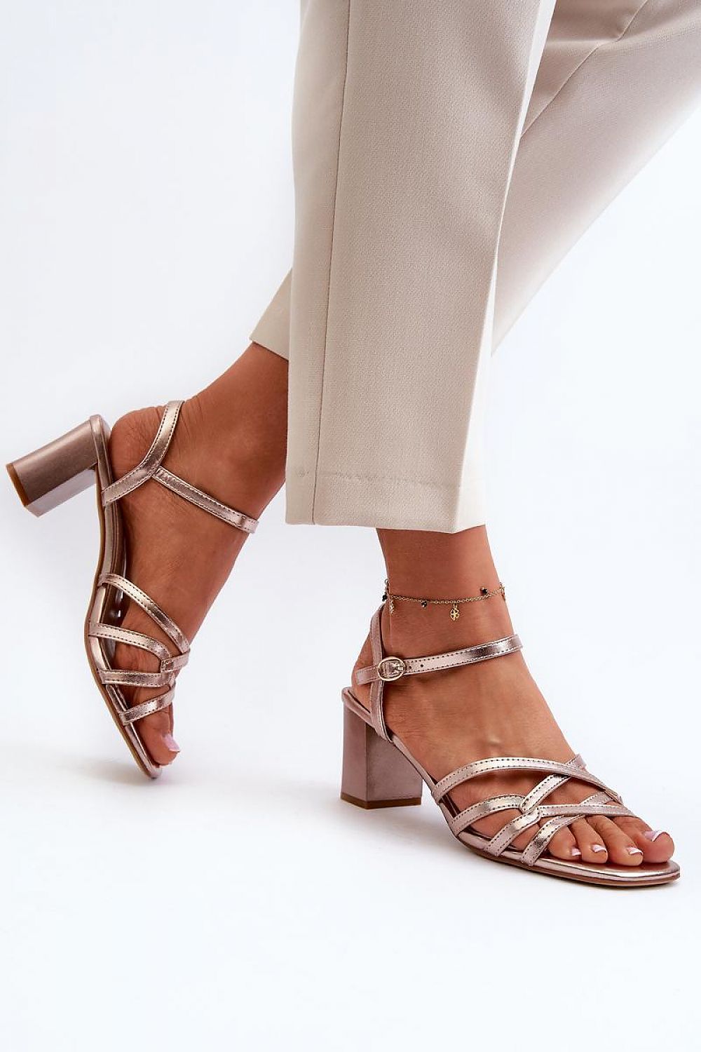 Heel sandals Step in style