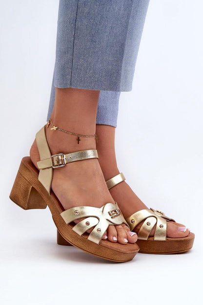 Heel sandals Step in style