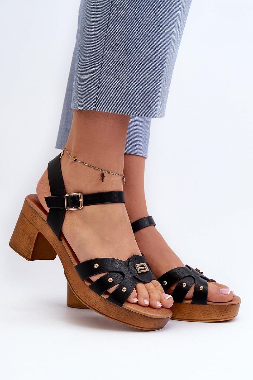 Heel sandals Step in style