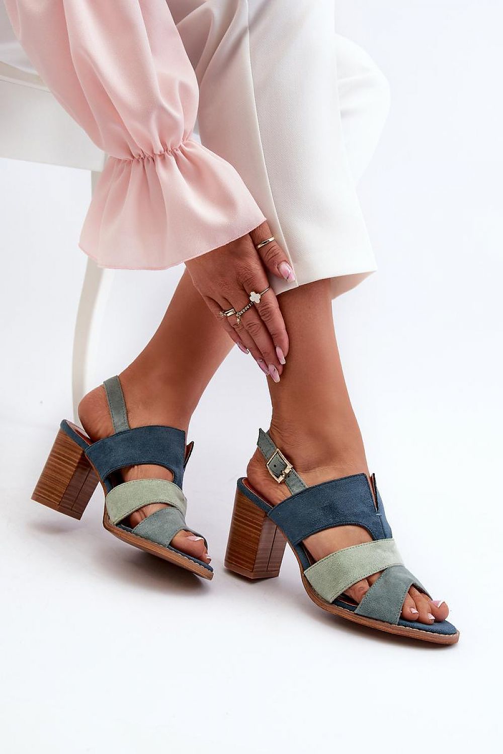 Heel sandals Step in style