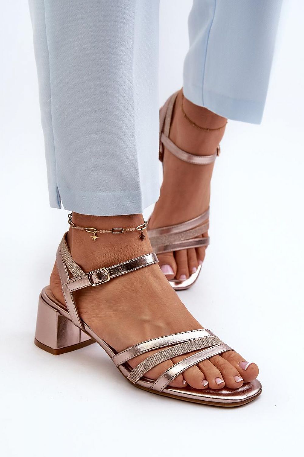 Heel sandals Step in style