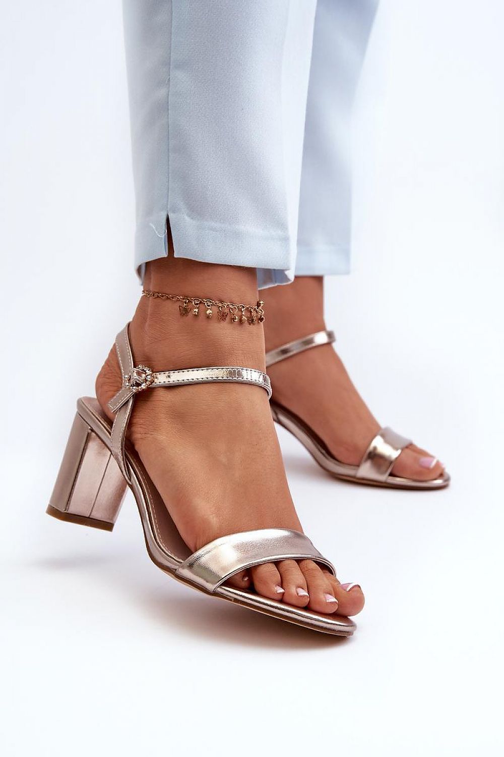 Heel sandals Step in style