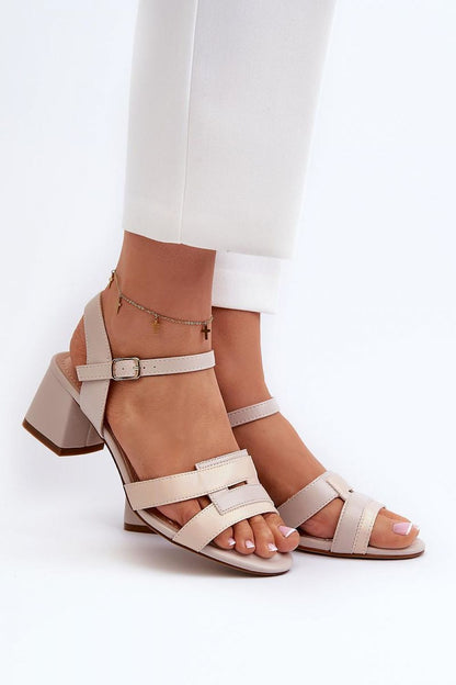 Heel sandals Step in style