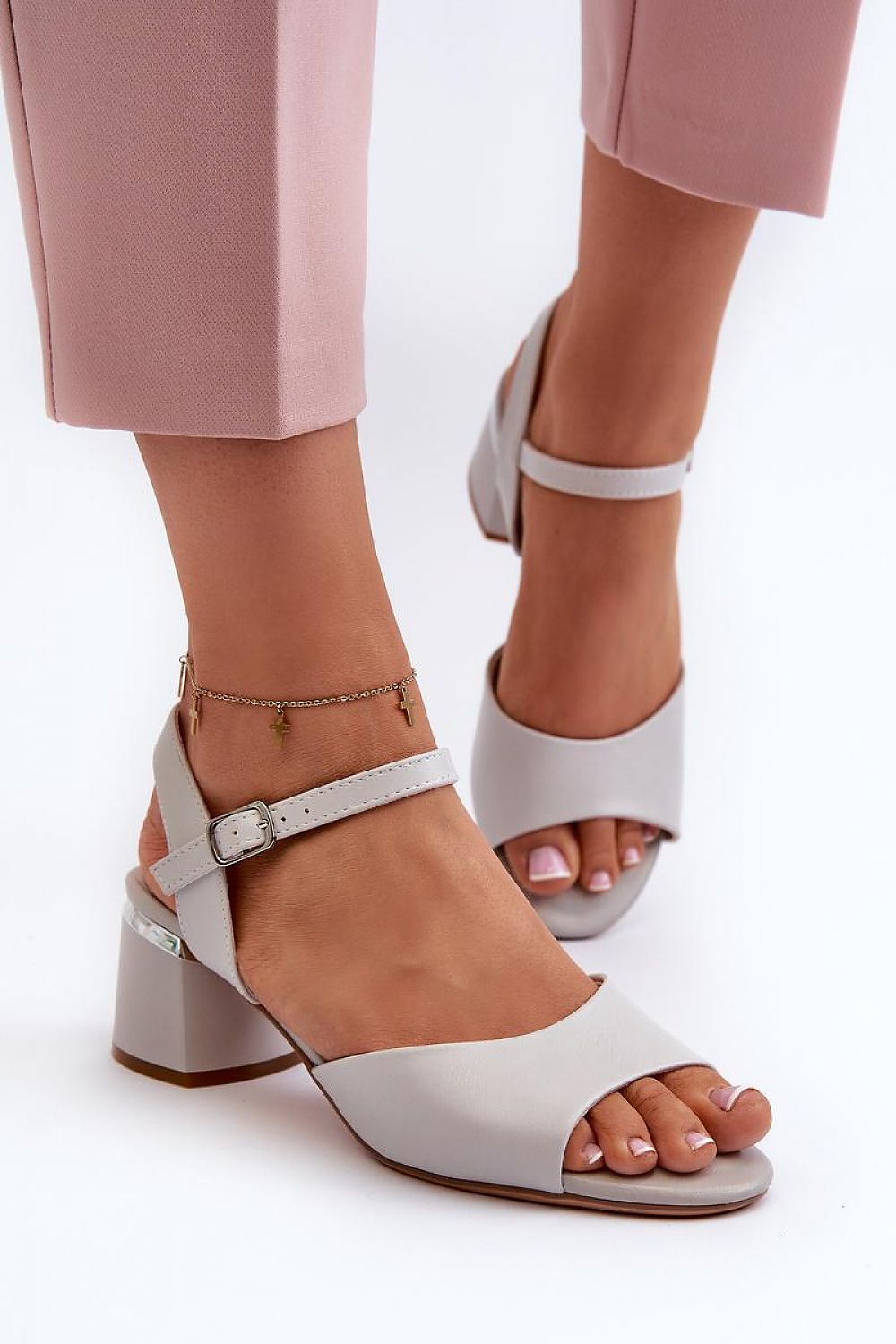 Heel sandals Step in style