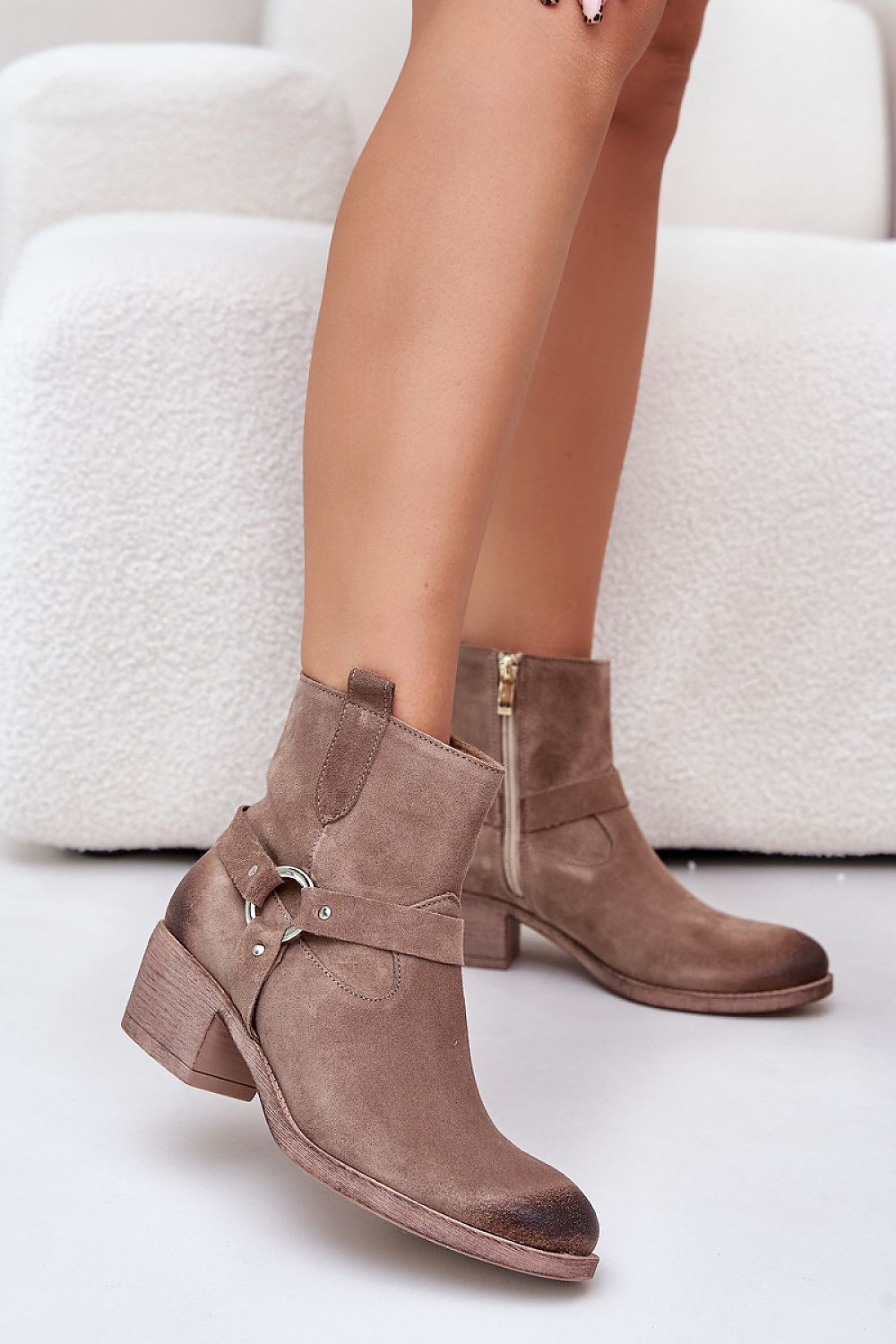 Heel boots Step in style