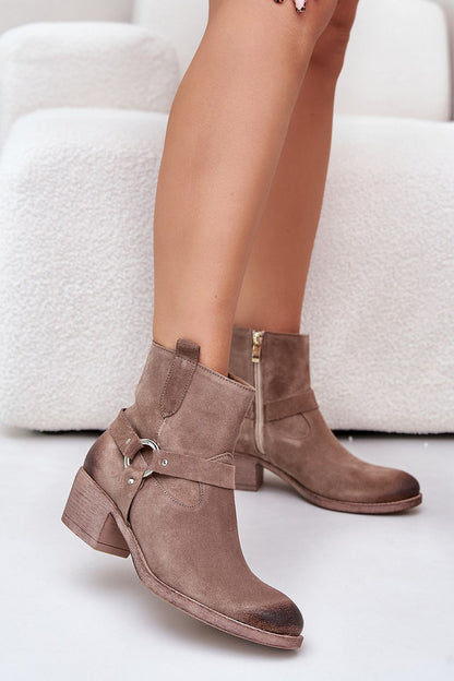 Heel boots Step in style