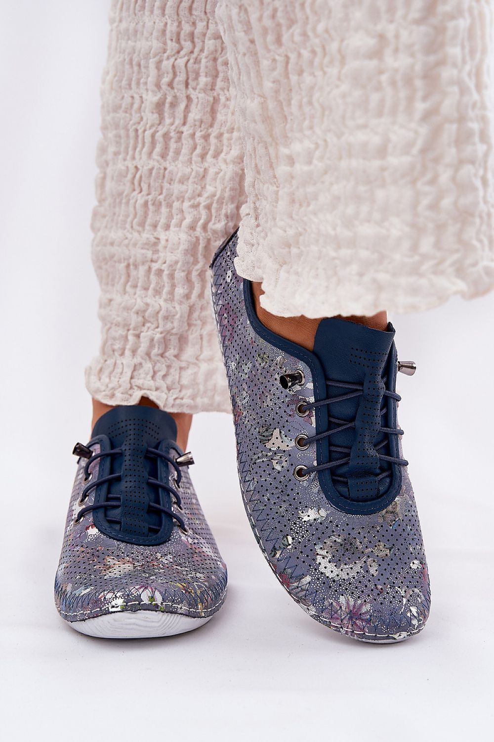  Low Shoes model 212551 Step in style 