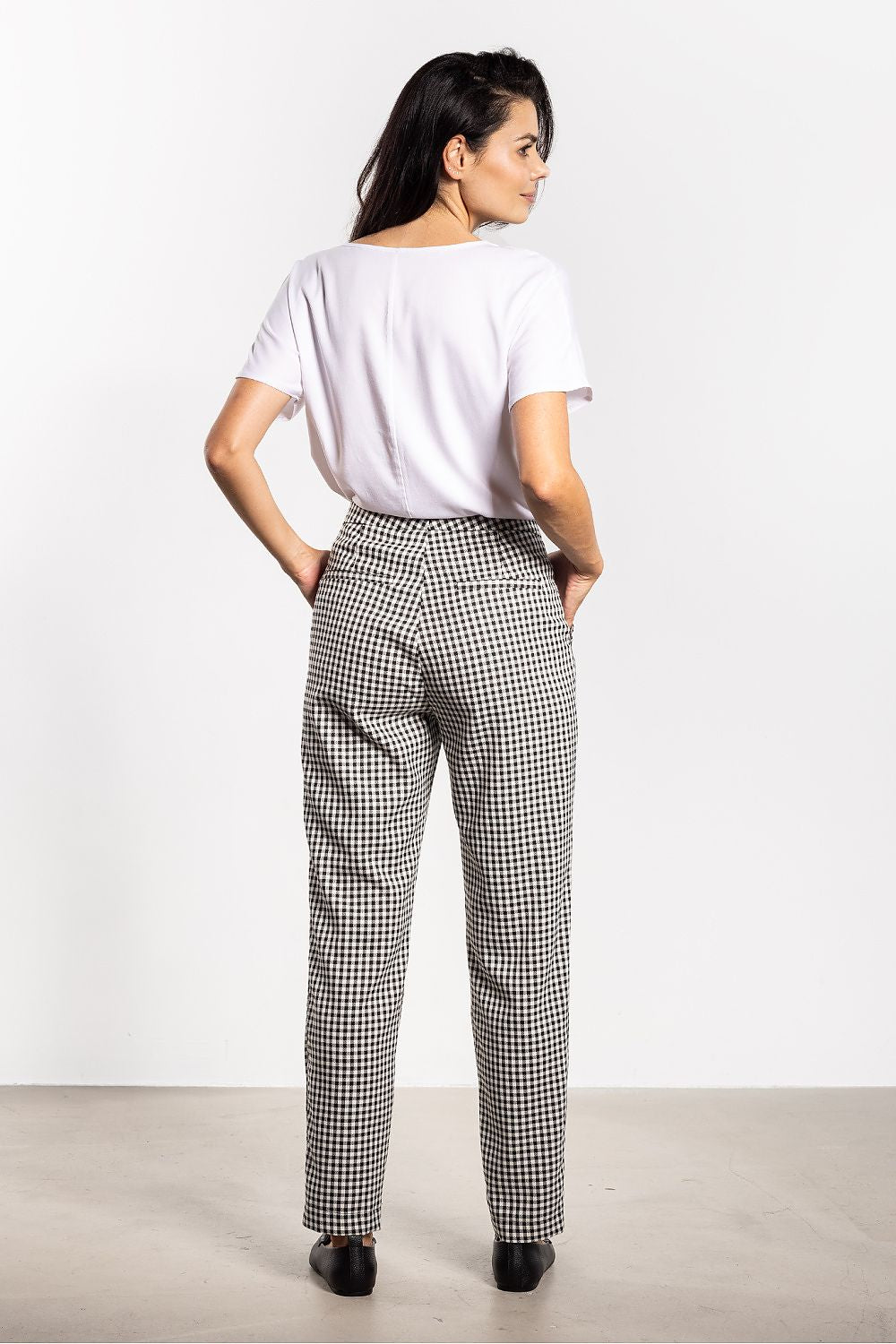  Women trousers model 218973 awama 