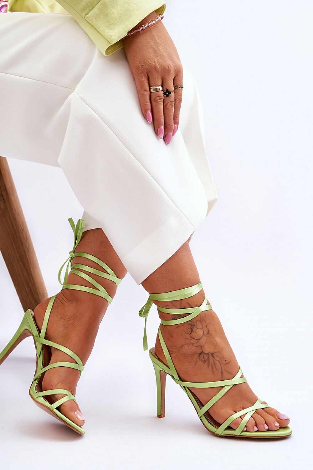 Strappy sandals Step in style