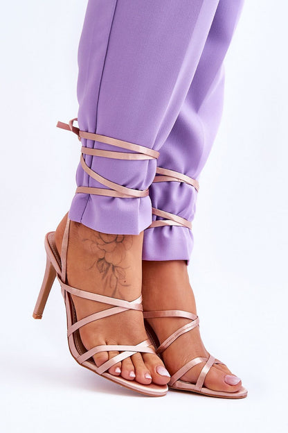 Strappy sandals Step in style