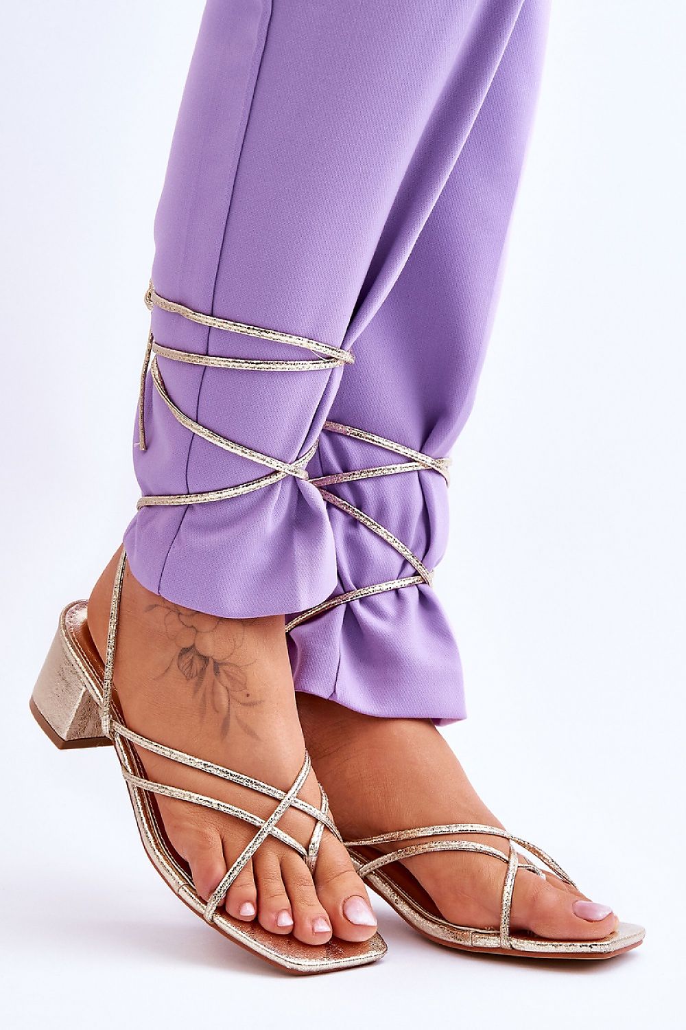 Strappy sandals Step in style