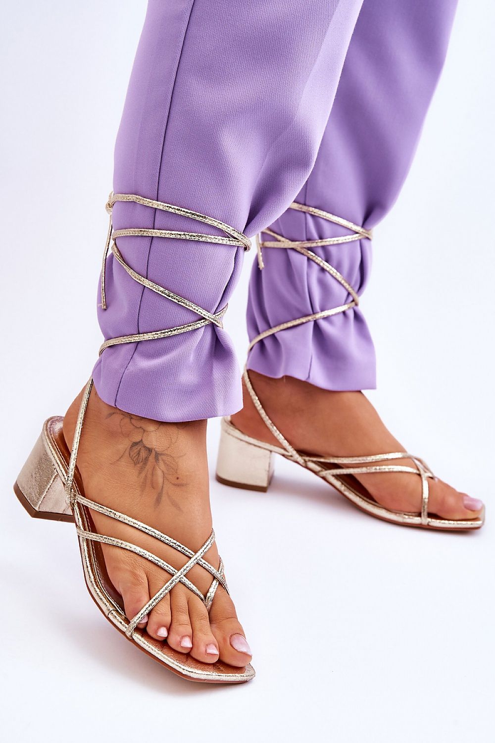 Strappy sandals Step in style