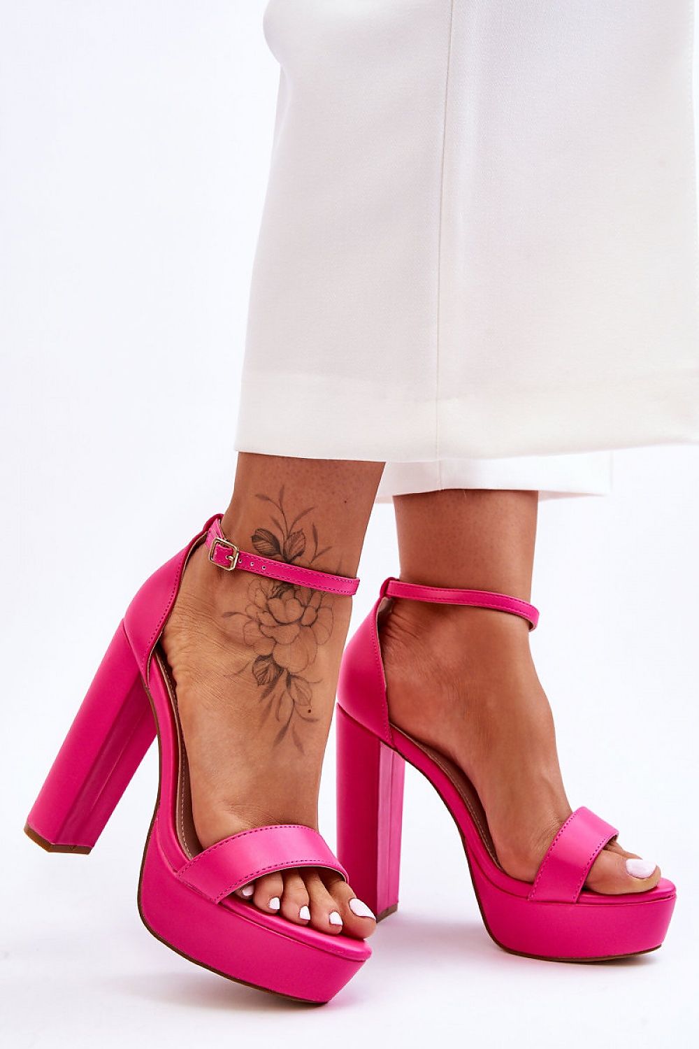 Heel sandals Step in style